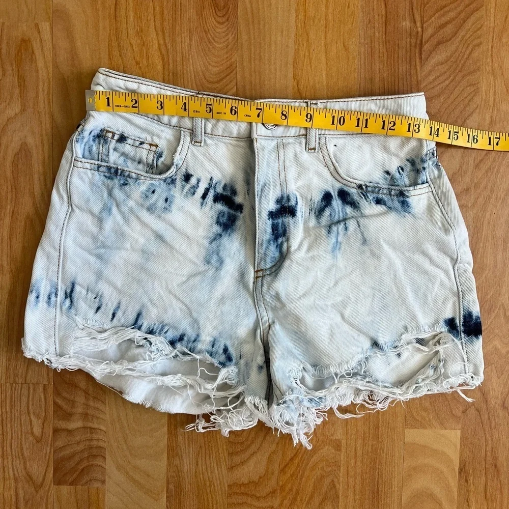 Zara Blue and White Tie Dye Distressed Jean Shorts High Waisted sz 4